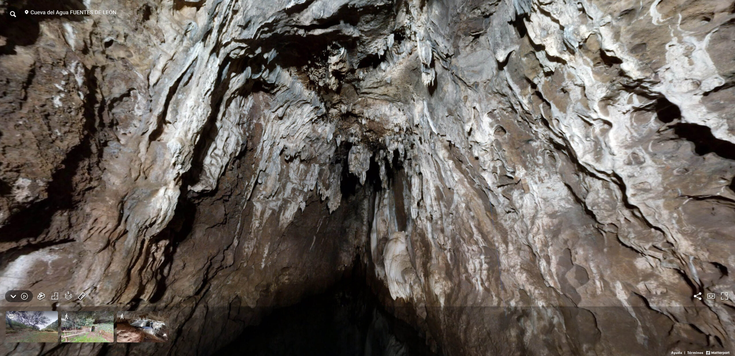 Cueva del Agua, Fuentes de León